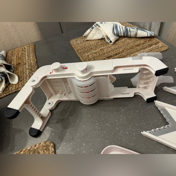 Tupperware Mandolin - Picture 4 of 5